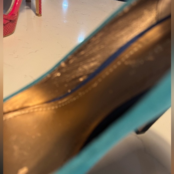 BCBGeneration size 9M Teal Blue, light bluebUltra suede Color block Pumps - Picture 6 of 12